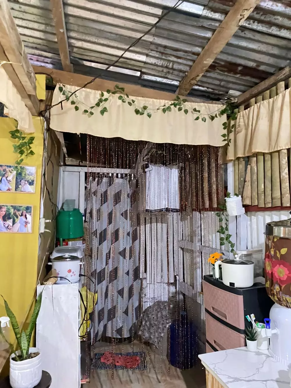 Rumah kayu interiornya bak nginep di vila © TikTok Rumah kayu interiornya bak nginep di vila © TikTok