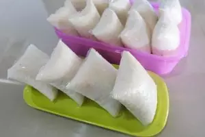 Cara mudah membuat lontong plastik yang kenyal dan irit gas