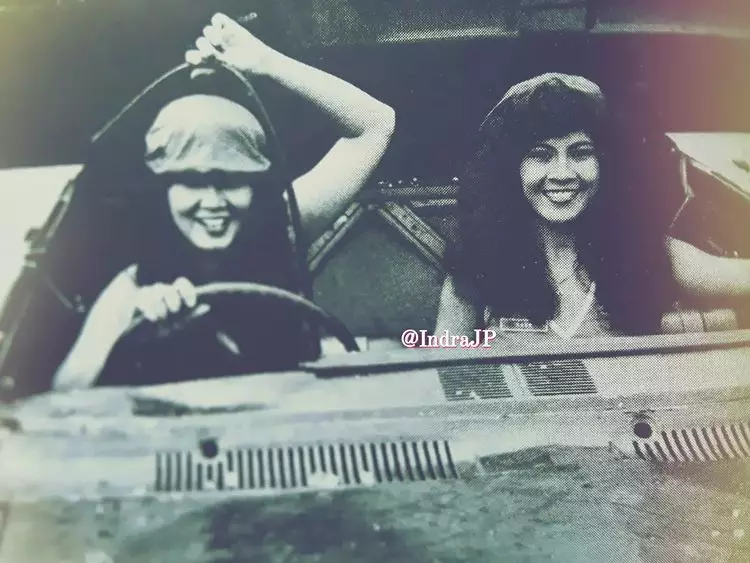 Eva Arnaz Gadis Warkop jualan lontong sayur © berbagai sumber Eva Arnaz Gadis Warkop jualan lontong sayur © berbagai sumber