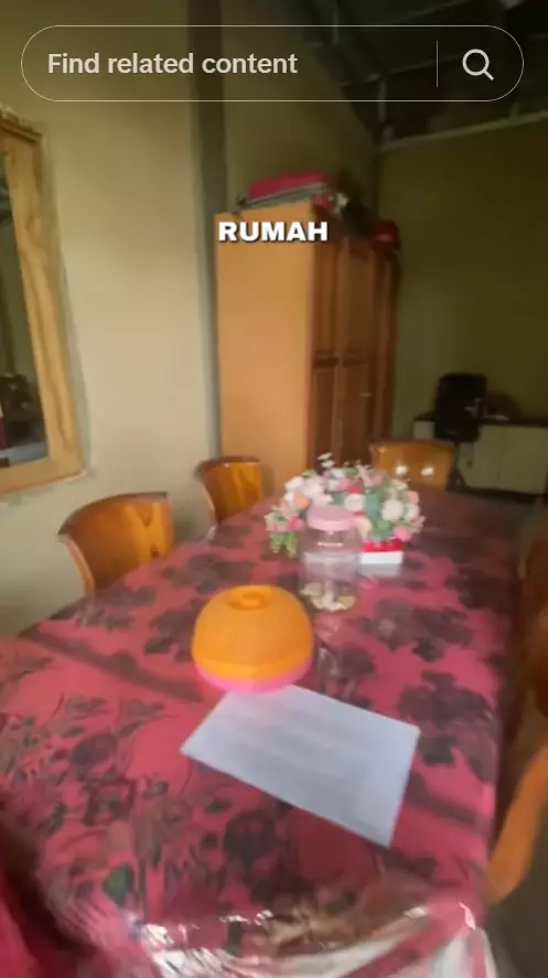 Wanita ini punya rumah sekelilingnya kuburan © TikTok