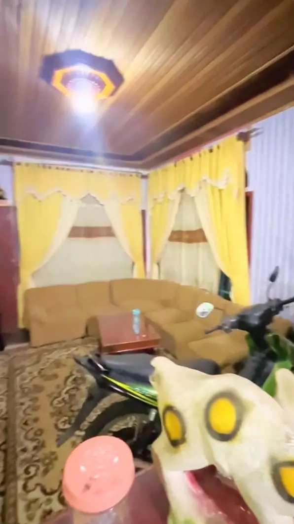 Rumah jadul orang tua dimakeover gegara sumpek © TikTok Rumah jadul orang tua dimakeover gegara sumpek © TikTok
