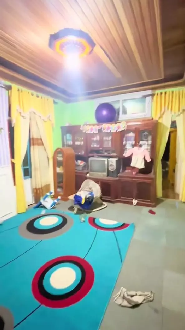 Rumah jadul orang tua dimakeover gegara sumpek © TikTok Rumah jadul orang tua dimakeover gegara sumpek © TikTok