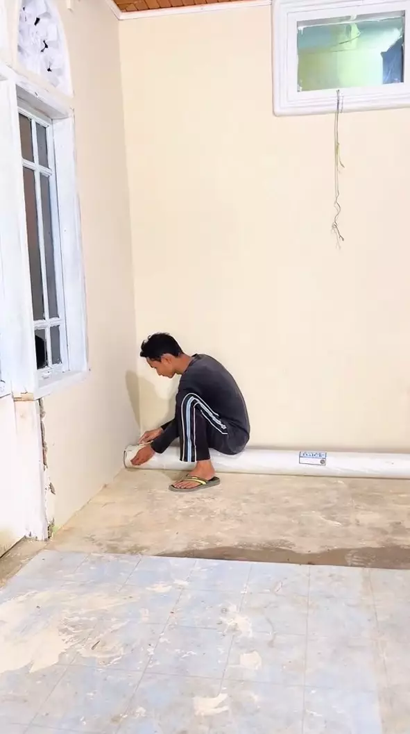 Rumah jadul orang tua dimakeover gegara sumpek © TikTok Rumah jadul orang tua dimakeover gegara sumpek © TikTok