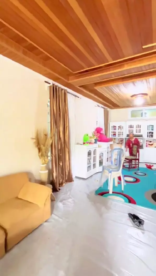 Rumah jadul orang tua dimakeover gegara sumpek © TikTok Rumah jadul orang tua dimakeover gegara sumpek © TikTok