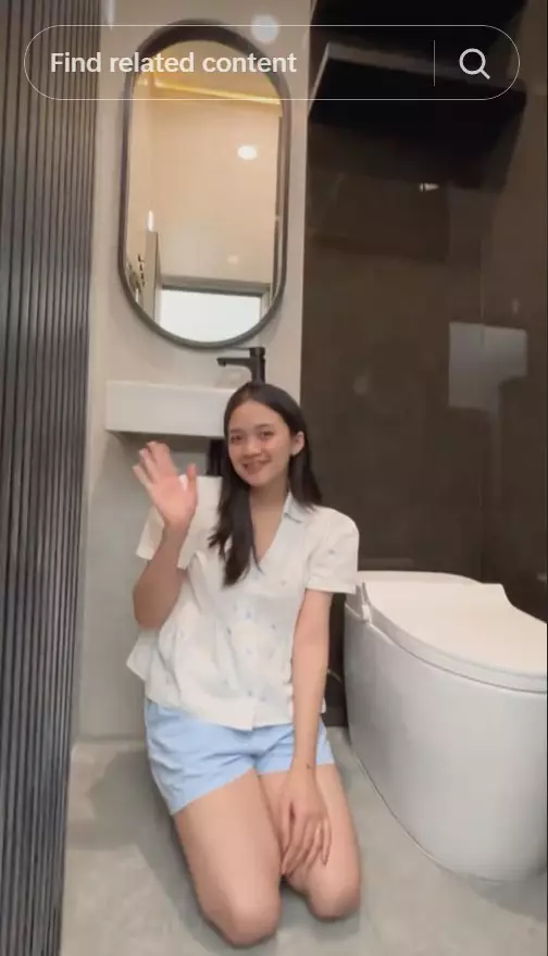Kamar mandi rumah subsidi sempit dimakeover beda © TikTok Kamar mandi rumah subsidi sempit dimakeover beda © TikTok
