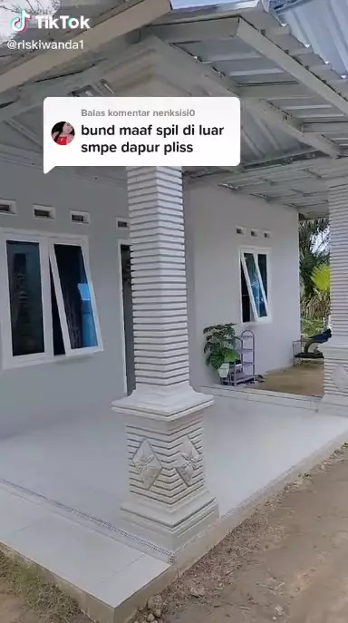 Rumah tanpa plafon sederhana © TikTok