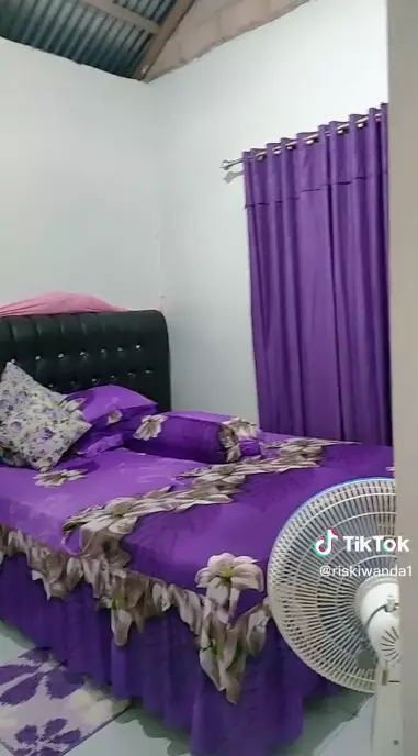 Rumah tanpa plafon sederhana © TikTok