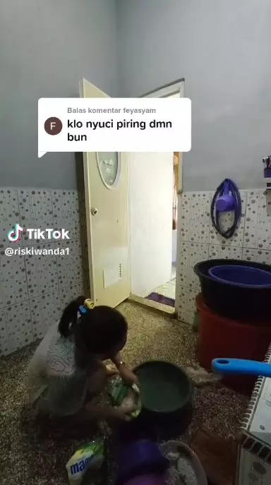 Rumah tanpa plafon sederhana © TikTok