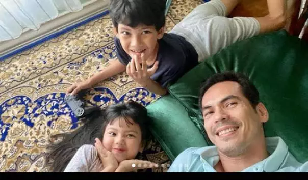 dulu dan kini Syach bersaudara bareng buah hati © 2022 brilio.net dulu dan kini Syach bersaudara bareng buah hati © 2022 brilio.net