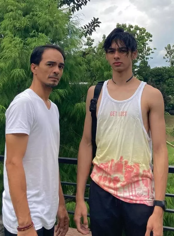 dulu dan kini Syach bersaudara bareng buah hati © 2022 brilio.net dulu dan kini Syach bersaudara bareng buah hati © 2022 brilio.net