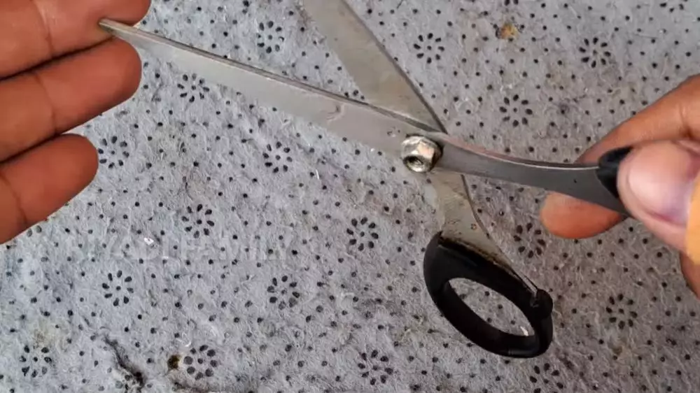 trik jitu atasi gunting tumpul agar tajam pakai 2 alat sederhana © berbagai sumber trik jitu atasi gunting tumpul agar tajam pakai 2 alat sederhana © berbagai sumber