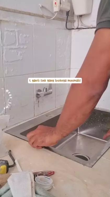 Dapur rumah subsidi makeover jadi plong © Instagram Dapur rumah subsidi makeover jadi plong © Instagram