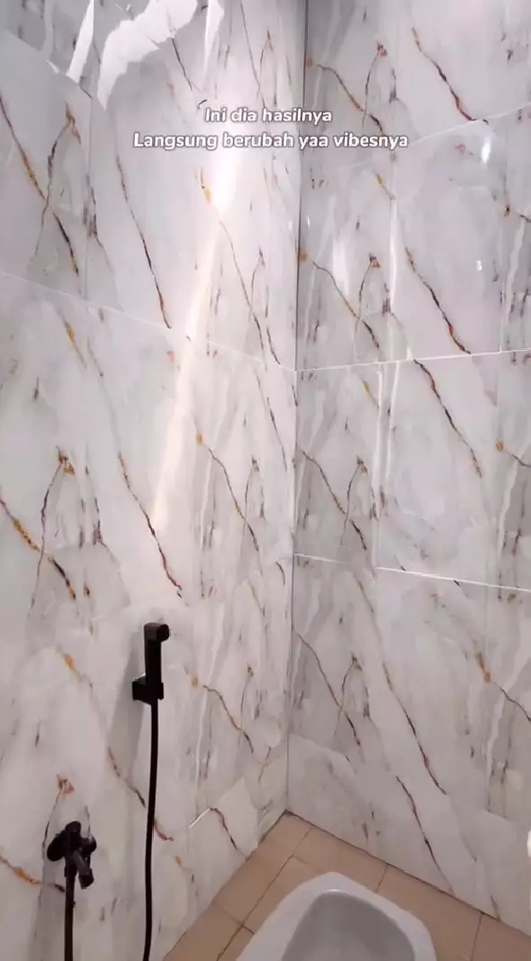 makeover kamar mandi wallpaper 4 ribuan © TikTok