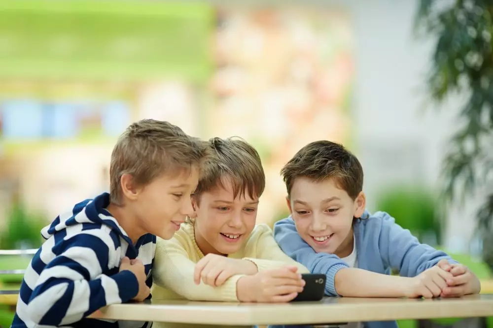 Pantun ceria untuk anak SD kelas 2 © 2025 brilio.net Pantun ceria untuk anak SD kelas 2 © 2025 brilio.net