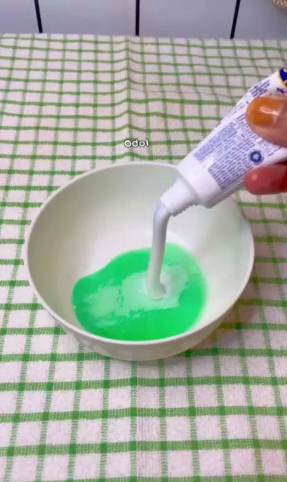 cara basmi kerak dan noda minyak di tatakan kompor © Instagram