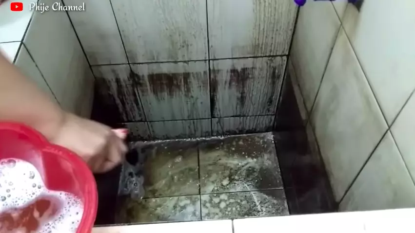 cara bersihkan bak mandi 1 bahan dapur © 2023 brilio.net cara bersihkan bak mandi 1 bahan dapur © 2023 brilio.net