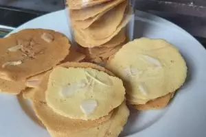 Resep almond crispy cookies, camilan renyah untuk Lebaran