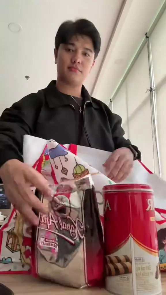 hampers lebaran raffi nagita buat karyawanhampers lebaran raffi nagita buat karyawan © 2025 TikTok