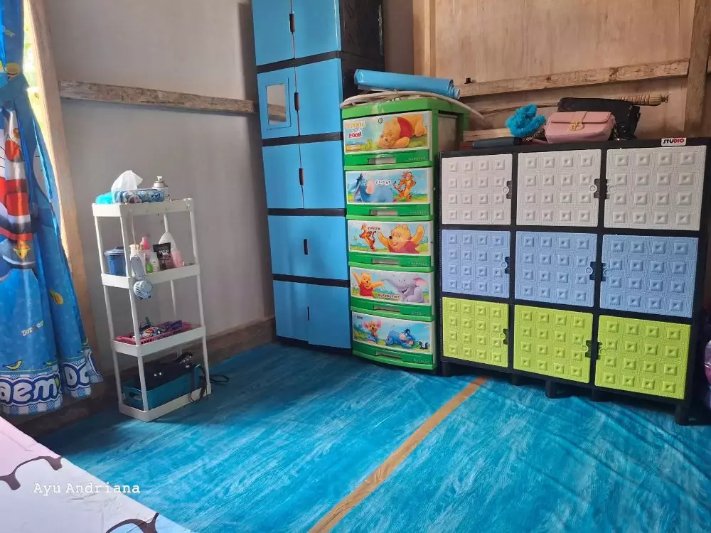 rumahnya cuma dinding papan semen © TikTok