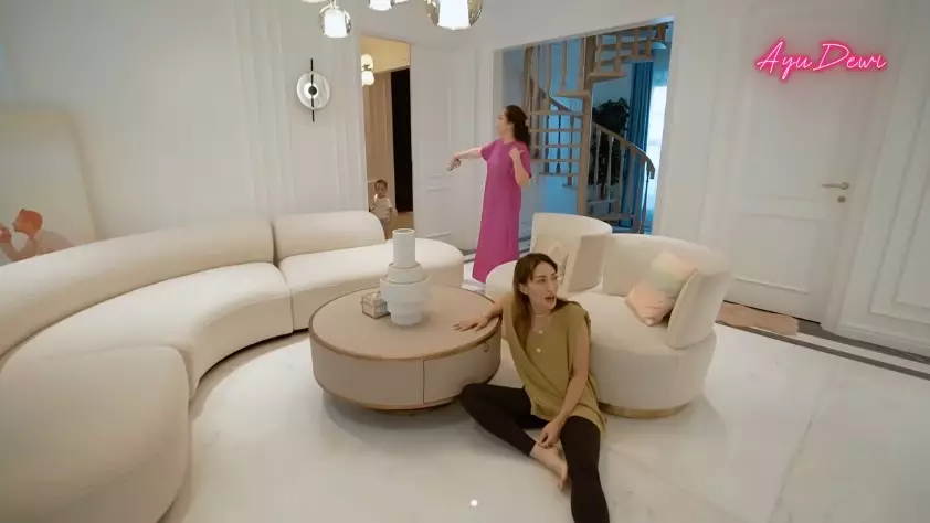kamar mandi Nagita Slavina rumah baru © YouTube kamar mandi Nagita Slavina rumah baru © YouTube