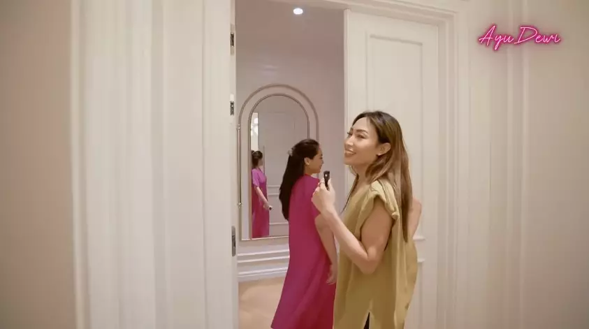 kamar mandi Nagita Slavina rumah baru © YouTube kamar mandi Nagita Slavina rumah baru © YouTube