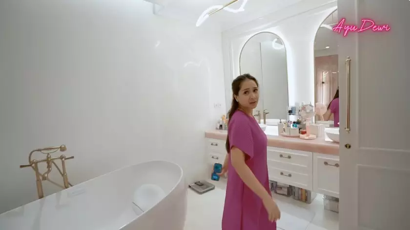 kamar mandi Nagita Slavina rumah baru © YouTube kamar mandi Nagita Slavina rumah baru © YouTube
