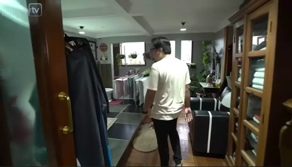 kamar mandi Ahmad Dhani seperti ruang tamu © YouTube kamar mandi Ahmad Dhani seperti ruang tamu © YouTube
