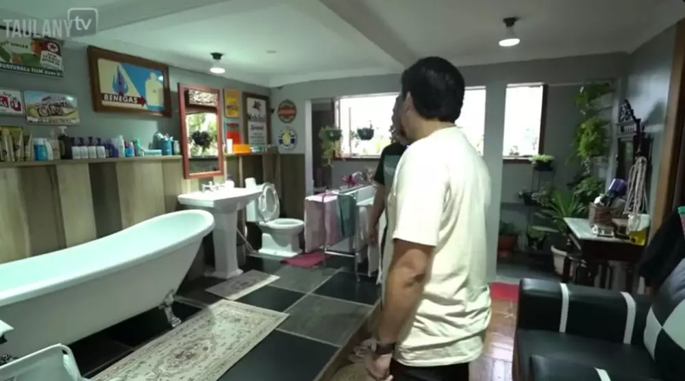 kamar mandi Ahmad Dhani seperti ruang tamu © YouTube kamar mandi Ahmad Dhani seperti ruang tamu © YouTube