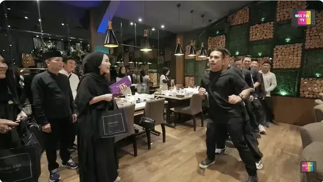 seleb bagi thr ke karyawan © 2025 brilio.net