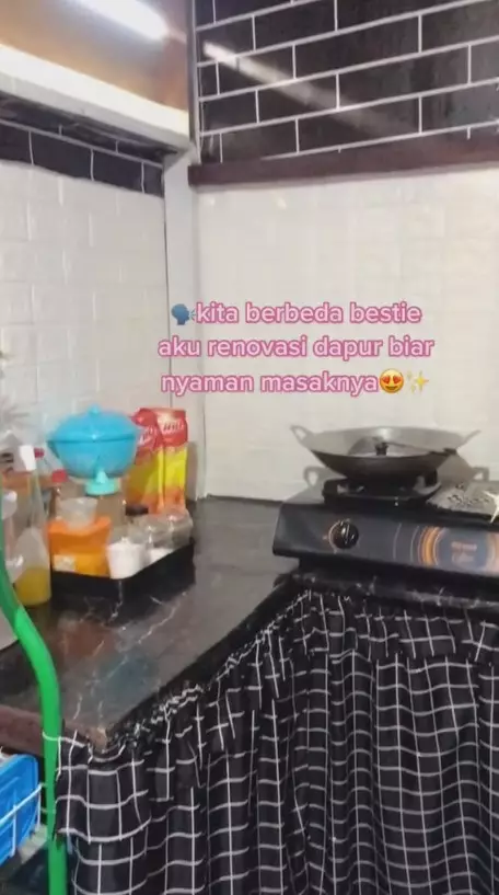 renovasi dapur kontrakan dinding seng © 2023 brilio.net