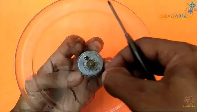 cara bikin pengiris bawang otomatis pakai toples © 2023 brilio.net