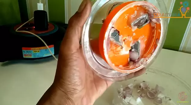 cara bikin pengiris bawang otomatis pakai toples © 2023 brilio.net