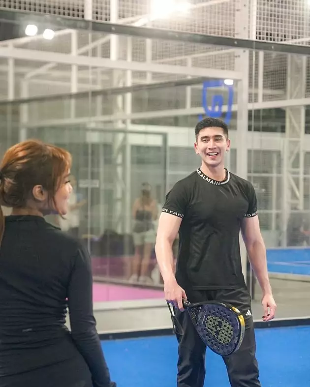  Verrell Bramasta main Padel bareng Shin Tae-yong © Instagram