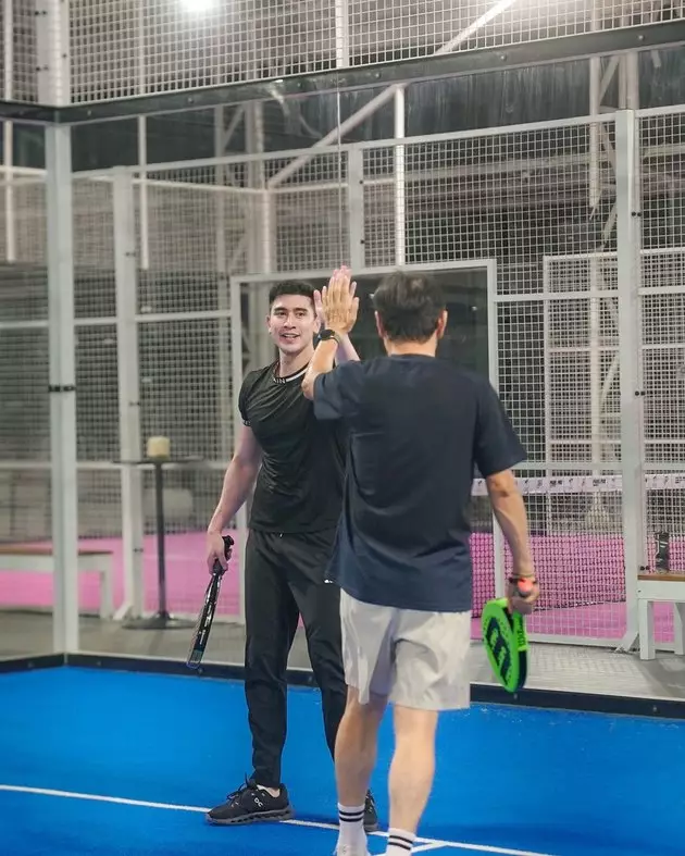  Verrell Bramasta main Padel bareng Shin Tae-yong © Instagram