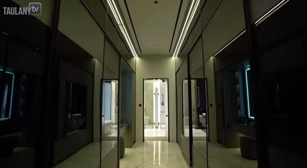 kamar mandi Verrell Bramasta ada TV © YouTube kamar mandi Verrell Bramasta ada TV © YouTube