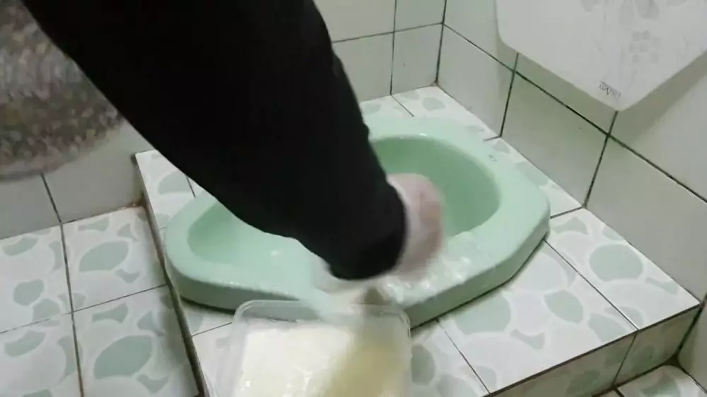 cara bersihin kloset licin © 2024 brilio.net