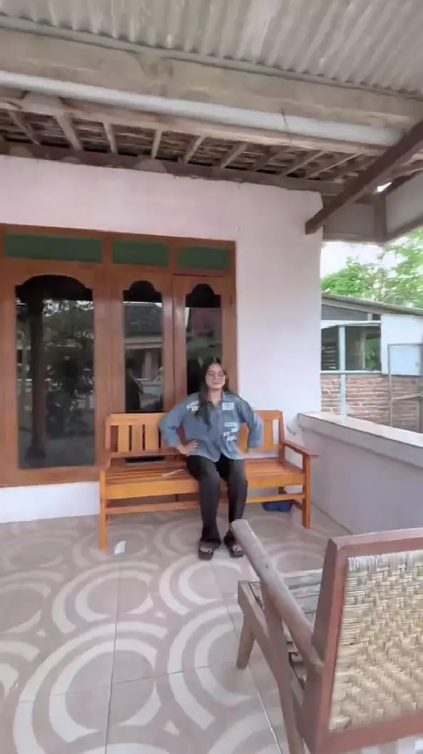Wanita spill penampakan rumah neneknya © TikTok Wanita spill penampakan rumah neneknya © TikTok