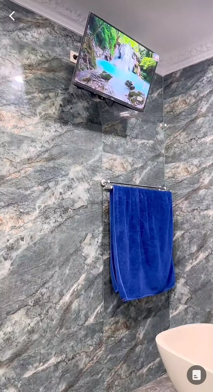 kamar mandi bos skincare Tri Wahyuni © TikTok