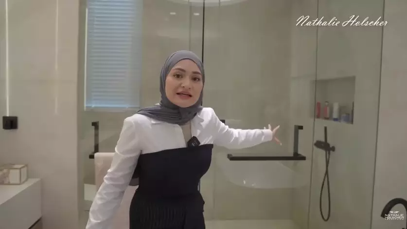 kamar mandi Maia Estianty AC central © YouTube