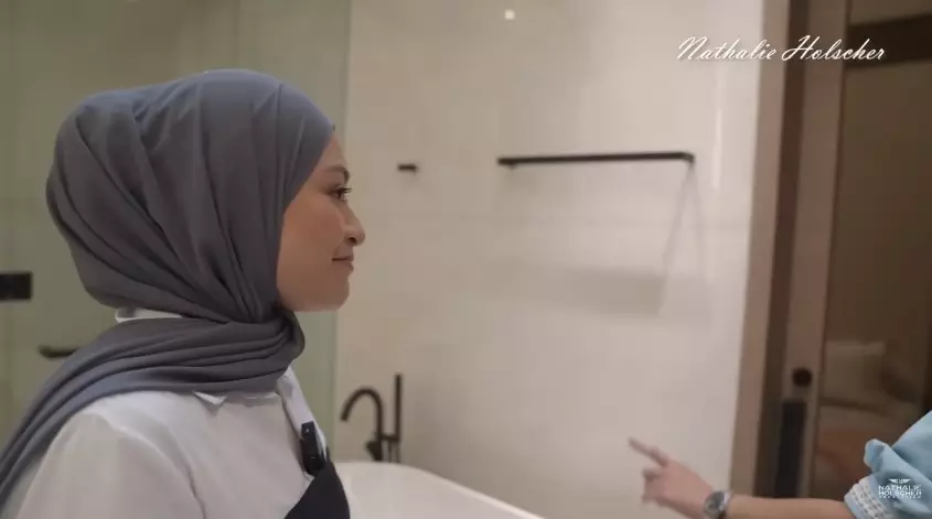 kamar mandi Maia Estianty AC central © YouTube