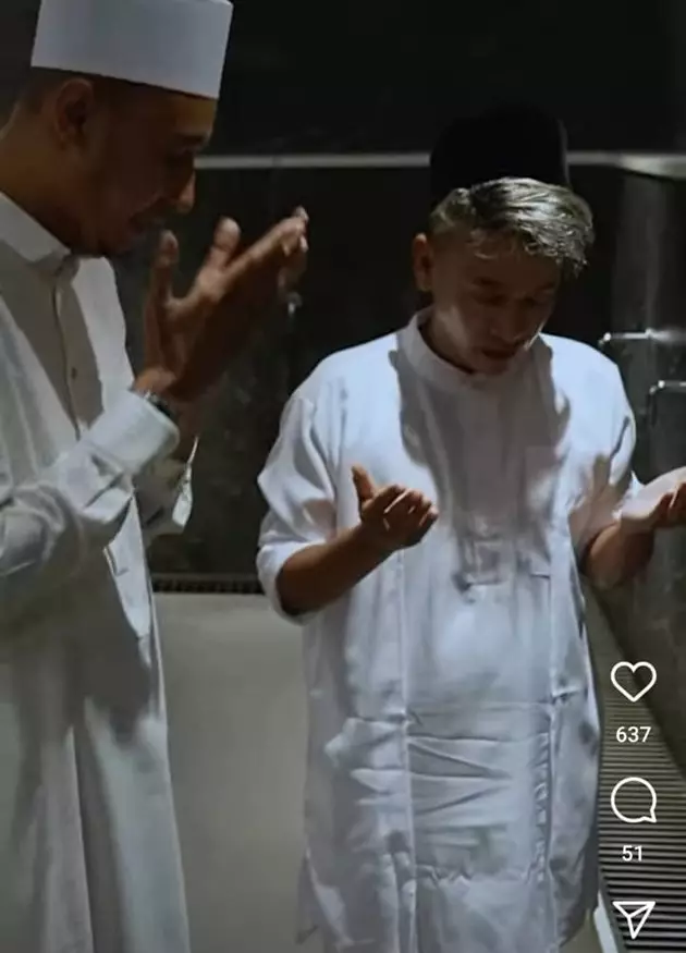 ruben onsu mualaf jalani salat id perdana © 2025 brilio.net