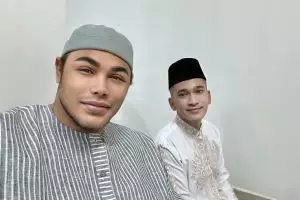 Ruben Onsu umumkan mualaf, jalani Salat Id perdana bareng Ivan Gunawan, ini 11 potretnya