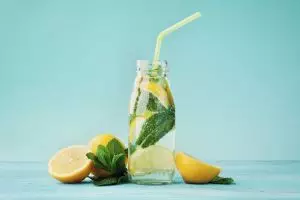Cara mudah membuat infused water pasca Lebaran, bantu menurunkan kolesterol dalam 7 hari