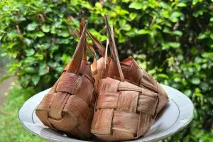 4 Cara memasak ketupat Lebaran agar tak cepat basi menurut Profesor IPB