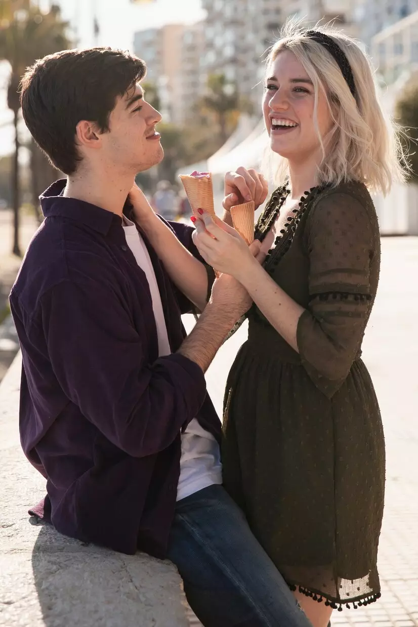 Pantun kocak gombal romantis © 2025 brilio.net