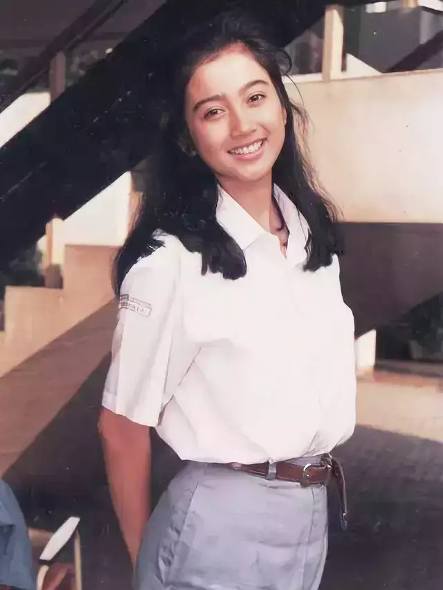 Potret lawas 12 seleb era 90-an saat SMA © 2023 brilio.net