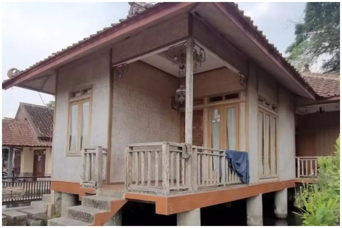 Dari luar seperti bilik tengah empang, 9 potret rumah panggung ini dalamnya serasa bak tinggal di vila