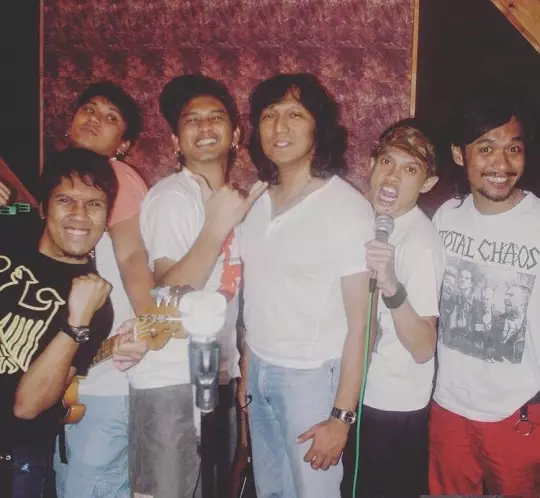 desta kecil foto bareng benyamin sueb © Instagram/@desta80s desta kecil foto bareng benyamin sueb © Instagram/@desta80s