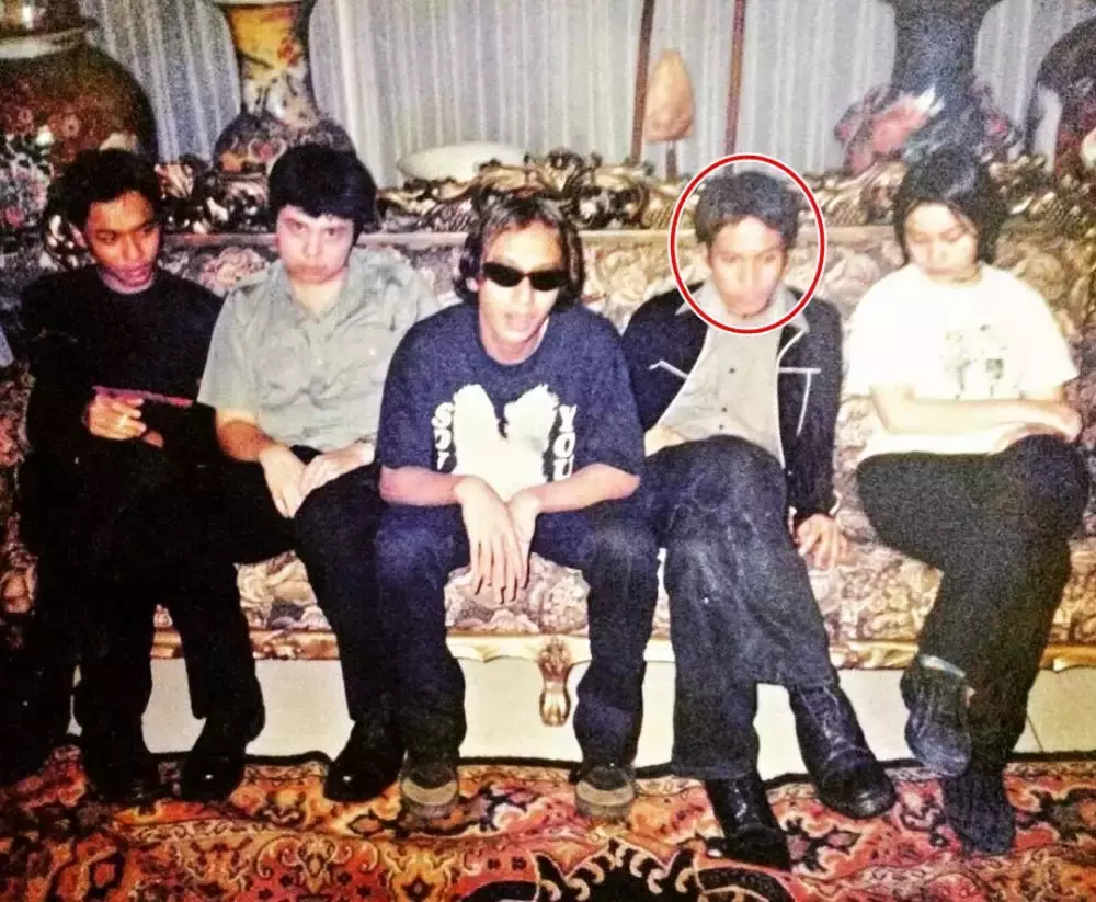 desta kecil foto bareng benyamin sueb © Instagram/@desta80s desta kecil foto bareng benyamin sueb © Instagram/@desta80s