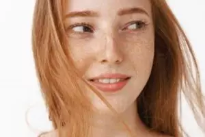 Wajah auto glowing tanpa skincare, begini cara pudarkan flek hitam cuma pakai tambahan 1 jenis sayuran